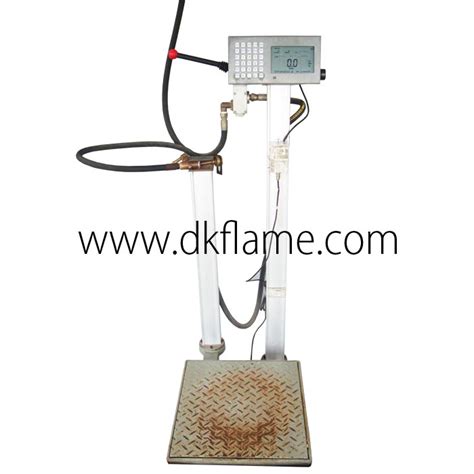 an electronic scale in an automated filling operation|An electronic scale in an automated filling operation stops .